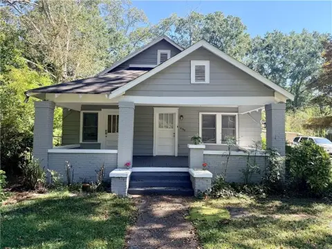 Duplex with Laundry Hookups