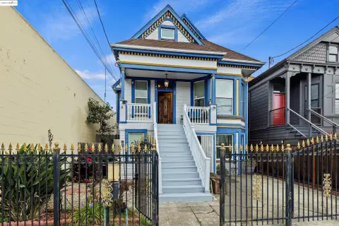 Victorian Duplex in West Oakland