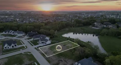 Large Lot in Urbandale, Iowa