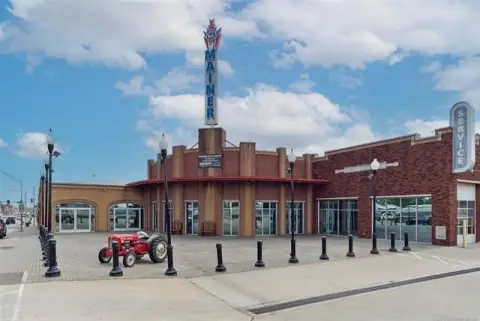 Historic Mixed-Use Building on Route 66