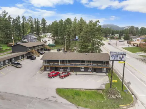 Custer Flats: Renovated Apartment Complex