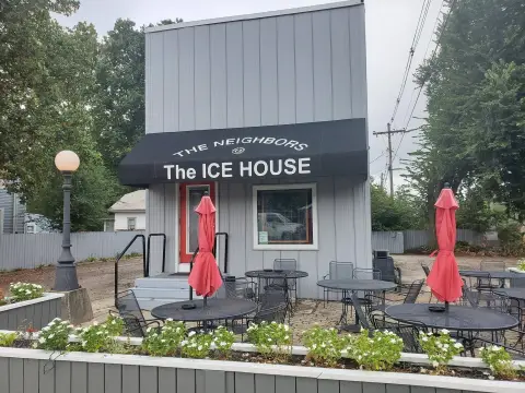 Iconic Tavern with Renovated Apartment