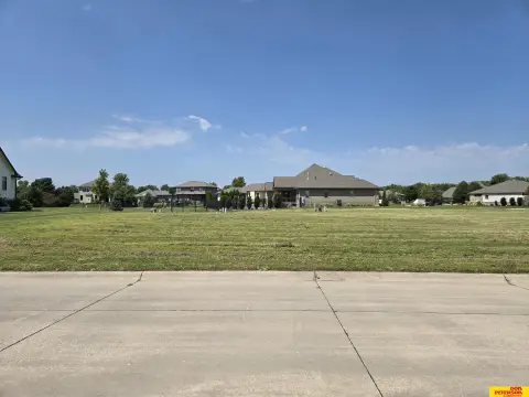Residential Land in Deer Pointe