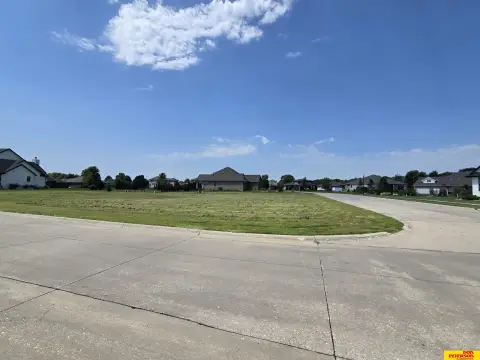 Residential Lot in Deer Pointe