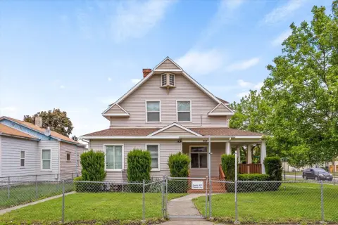 Updated Craftsman Fourplex in Spokane