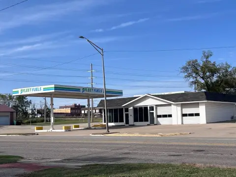 Commercial Building on Corner Lot