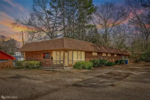 Versatile Commercial Building in Minden