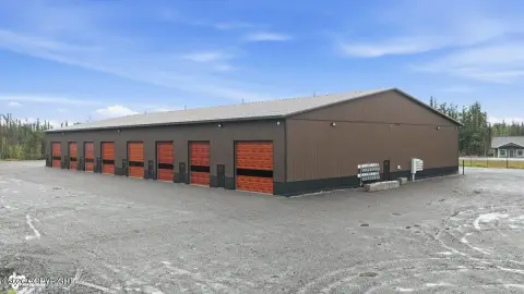 Flex Space with Overhead Door