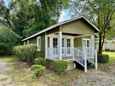 Charming Cottage on Cottage Hill