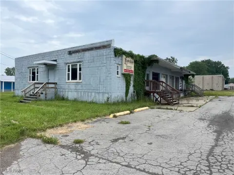 Ashtabula Commercial Building with Loading