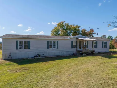 Spacious Acreage Near Woodlawn, Texas