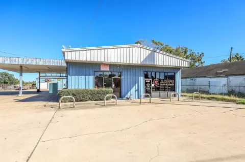 Multi-Building Automotive and Retail Property
