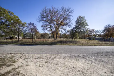 Residential Land in Floresville, TX