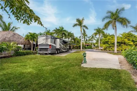 Land in Naples Motorcoach Resort