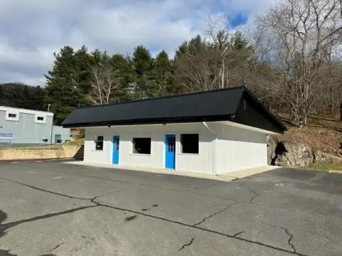 Updated Flex Space with Two Entrances