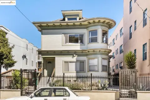 Remodeled Victorian Triplex Near Telegraph
