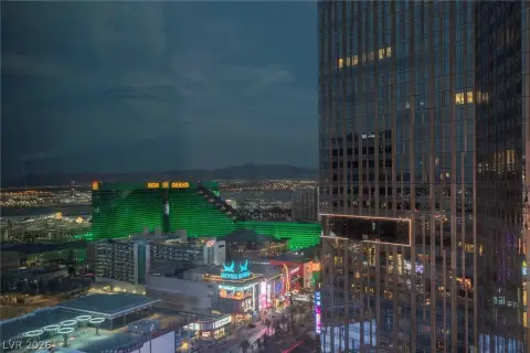 High-Floor Corner Unit in Veer