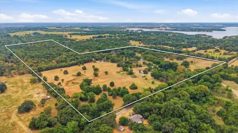 Fenced Agricultural Land With Improvements