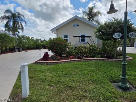 Luxury Coach House on Resort Lot