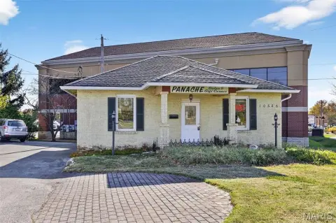 Freestanding Commercial Building in Creve Coeur