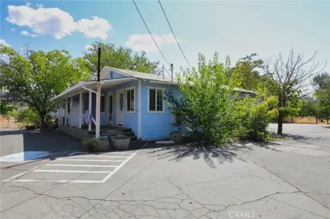 Commercial Building with Pet Saloon