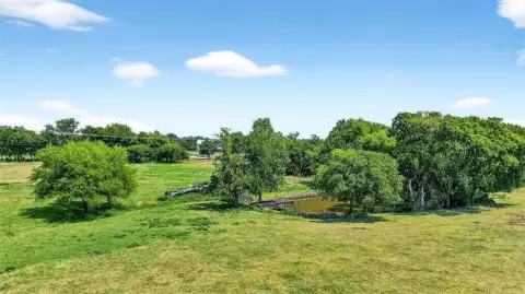 Spacious Lot in Nelson Trails