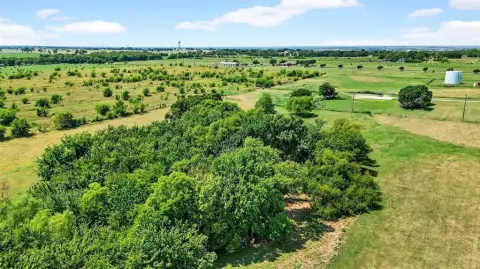 Spacious Lot in Nelson Trails