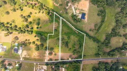 Inviting Acreage in Oak Creek