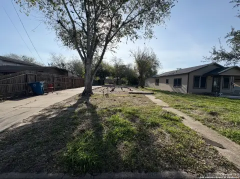 Residential Lot in Beeville, TX