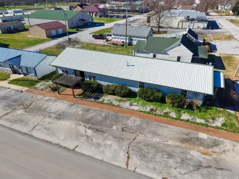 Mixed-Use Building in Pierce City