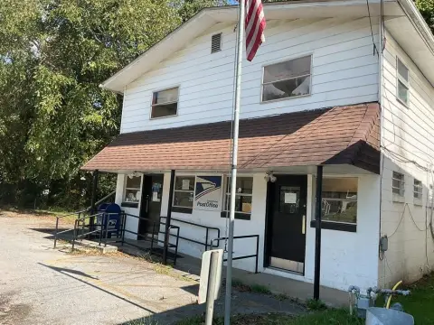 Mixed-Use Building with Renovation Potential