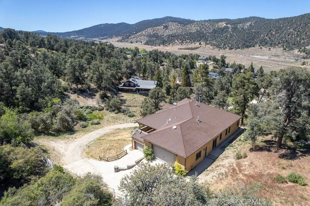 1216 Leisure Ln, Frazier Park, CA 93225