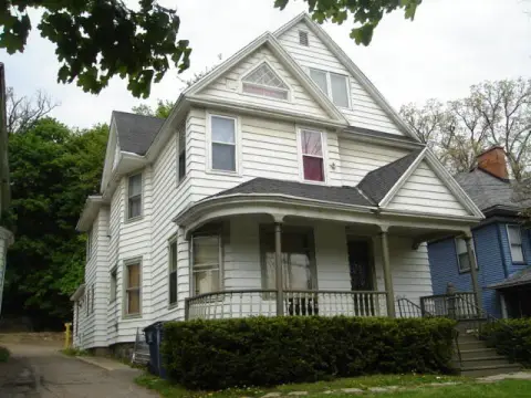 6-Unit Apartment Building