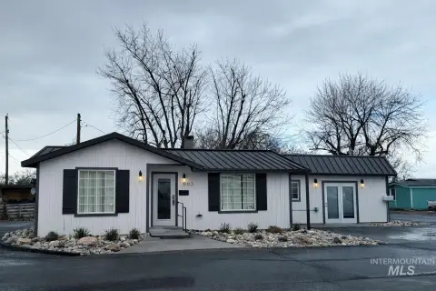 Versatile Commercial Space in Fruitland