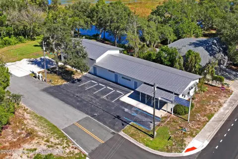 Waterfront Apartments on Gulf to Lake