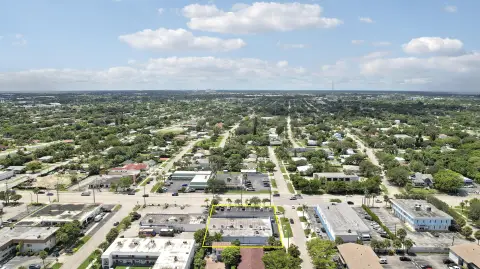 Lake Park Retail Building