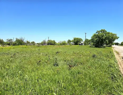 Vacant Corner Lot in Pampa
