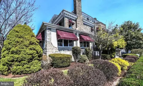 Colonial Apartment Building