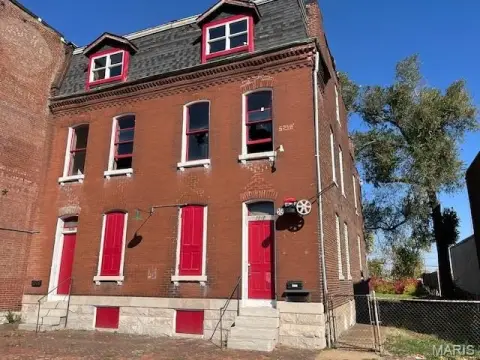 St. Louis Four-Family Brick Building