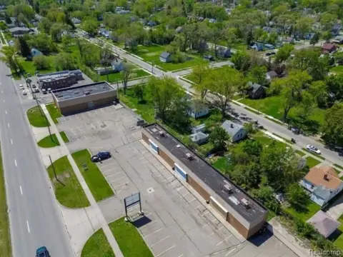 Mound Road Multi-Building Commercial Property