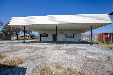Commercial Building in Gregory, Texas