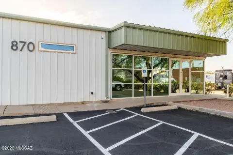 Renovated Flex Space with Fenced Yard