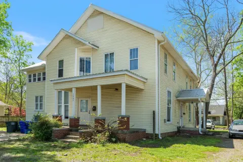 Remodeled Duplex with Modern Amenities