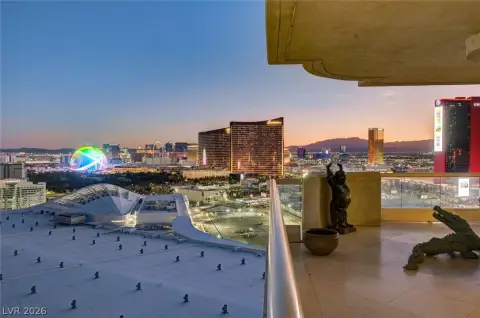 Las Vegas Penthouse with Strip Views