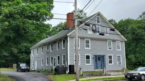 6-Unit Apartment Building