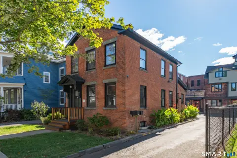 Three-Unit Triplex with Courtyard