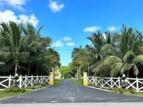 Luxury Estate with Lychee Grove