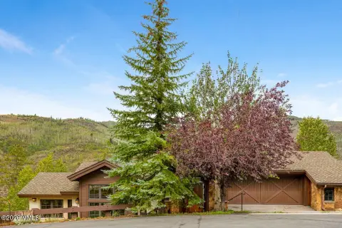Mountain-View Duplex Residence