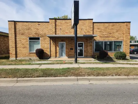 Versatile Commercial Building in Fort Wayne