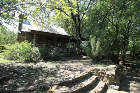 34-Acre Argyle Horse Country Retreat